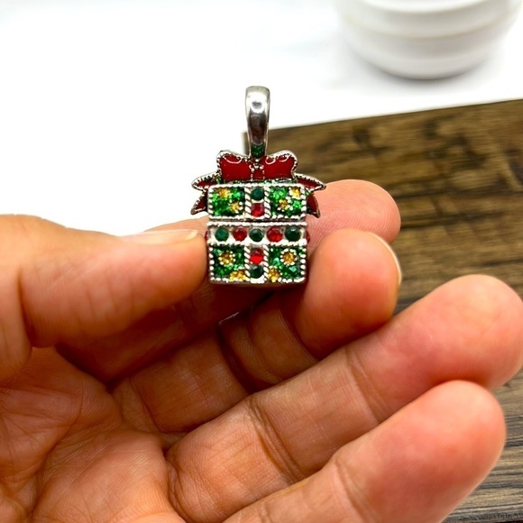 Christmas Gift Box Present  Pendant with a Christmas wish large Bale. Silvertone - Picture 7 of 12